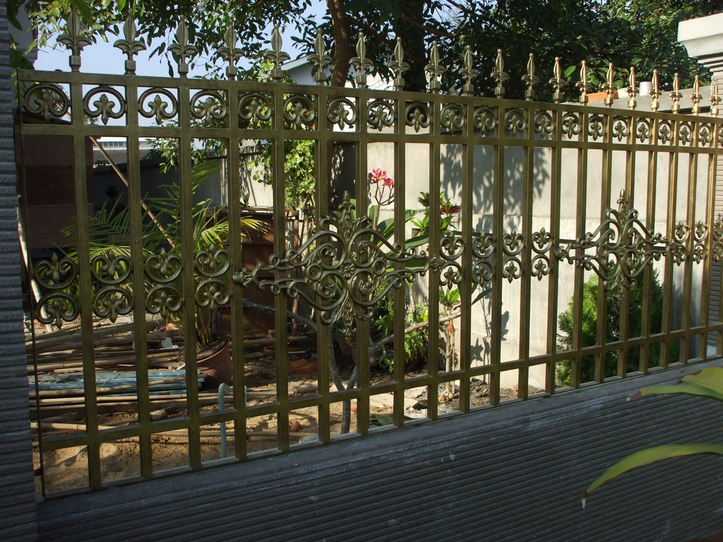 Fence (ခြံစည်းရိုး)