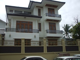 Fence (ခြံစည်းရိုး)
